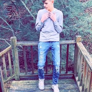 Meet your Posher, Logan